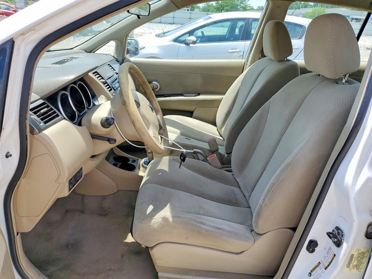 2011 Nissan Versa 1.8 S - Image 7