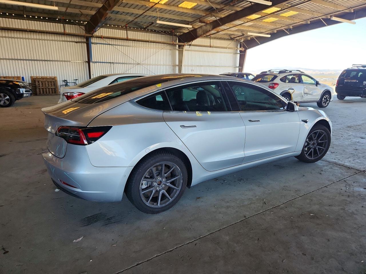 2018 Tesla Model 3 - Фото 3