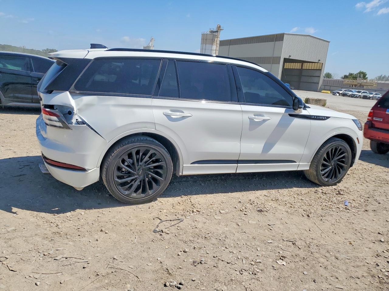 2025 Lincoln Aviator Reserve - Image 3