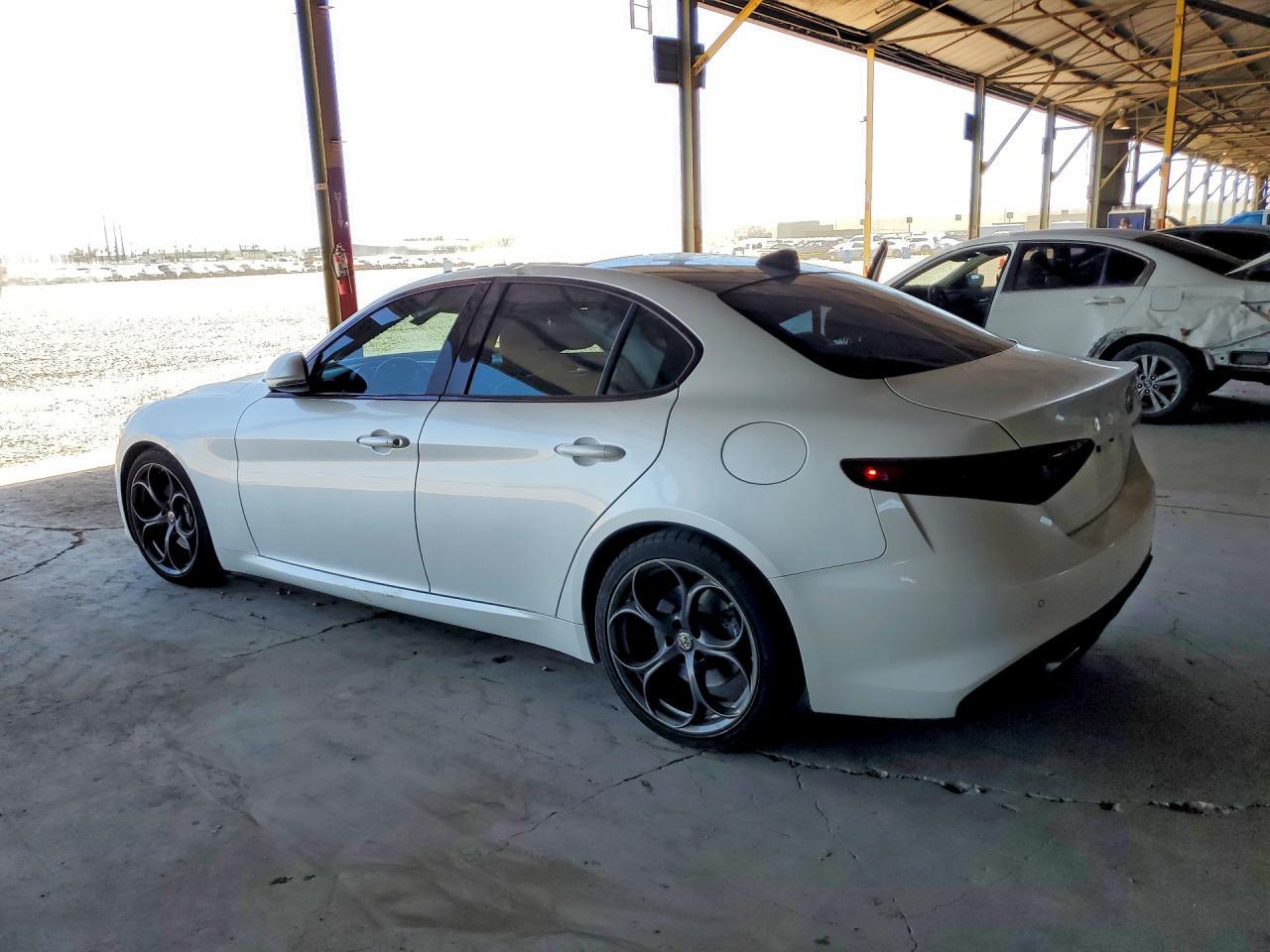 2017 Alfa Romeo Giulia Ti - Фото 2