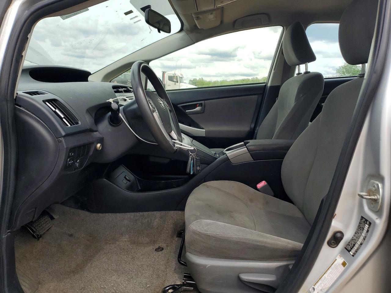 2013 Toyota Prius Two - Фото 7