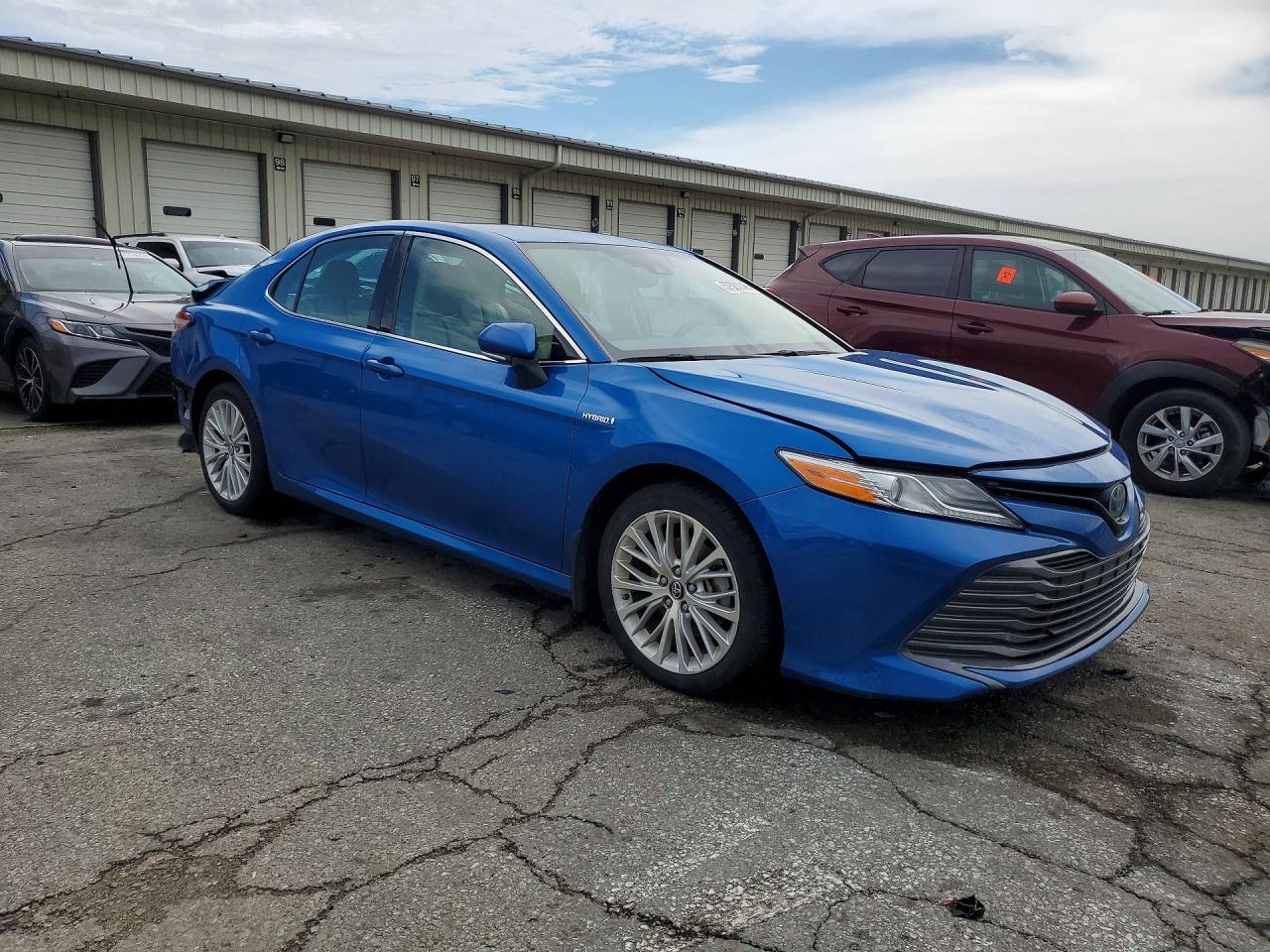 2019 Toyota Camry Hybrid Xle - Фото 4