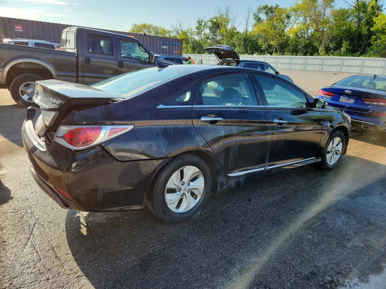 2015 Hyundai Sonata Hybrid Base - Image 3
