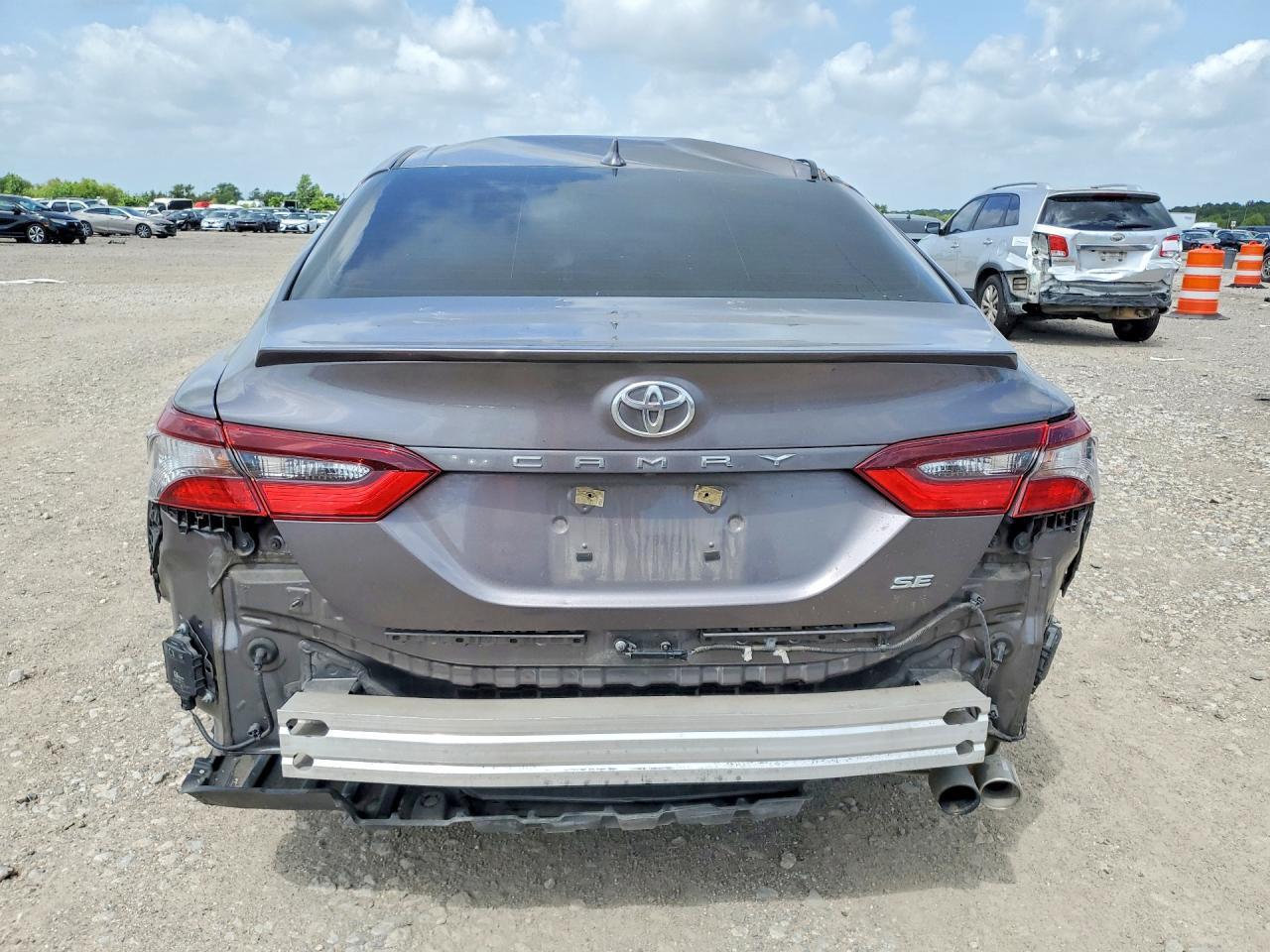 2022 Toyota Camry Se - Фото 6