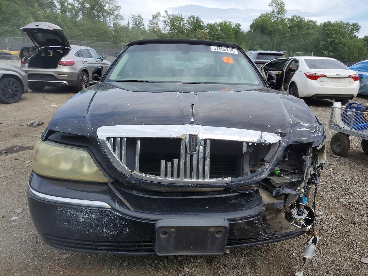 2003 Lincoln Town Car Executive - Фото 5