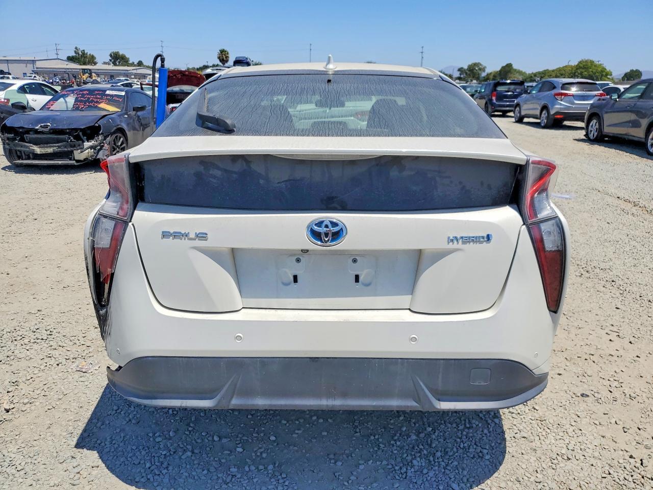 2018 Toyota Prius Three Touring - Image 6