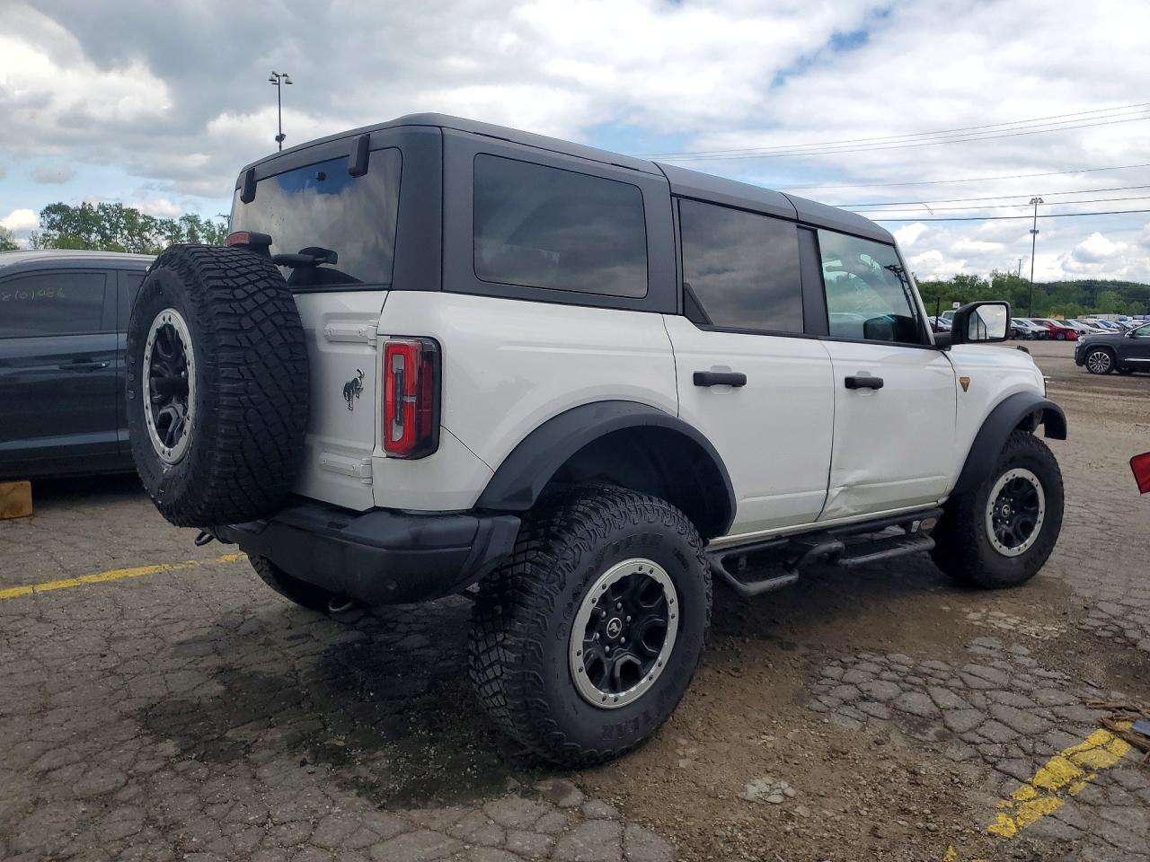 2024 Ford Bronco Badlands - Image 3