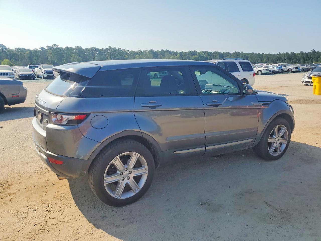 2015 Land Rover Range Rover Evoque Pure Plus - Image 3