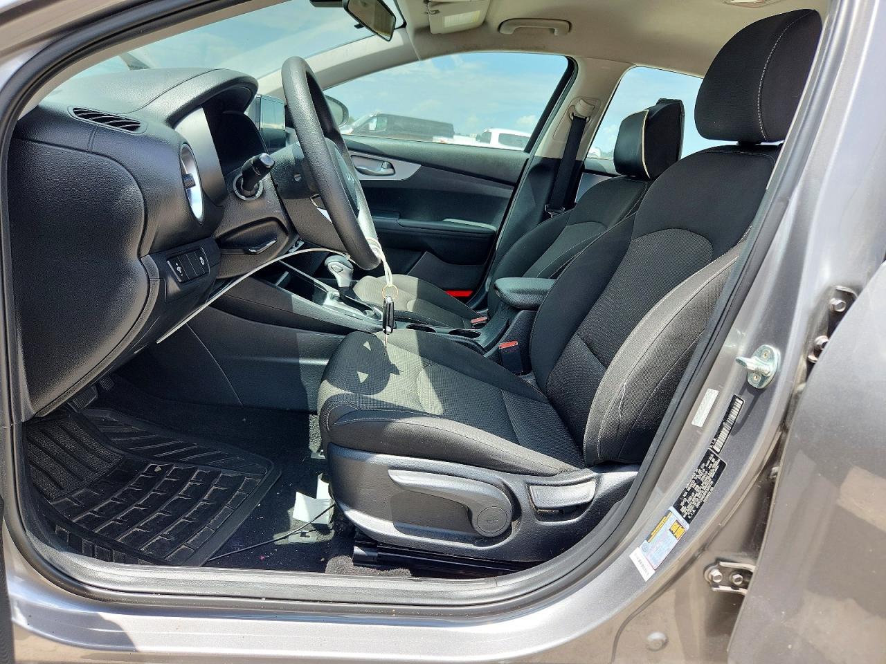 2023 Kia Forte Lxs - Image 7