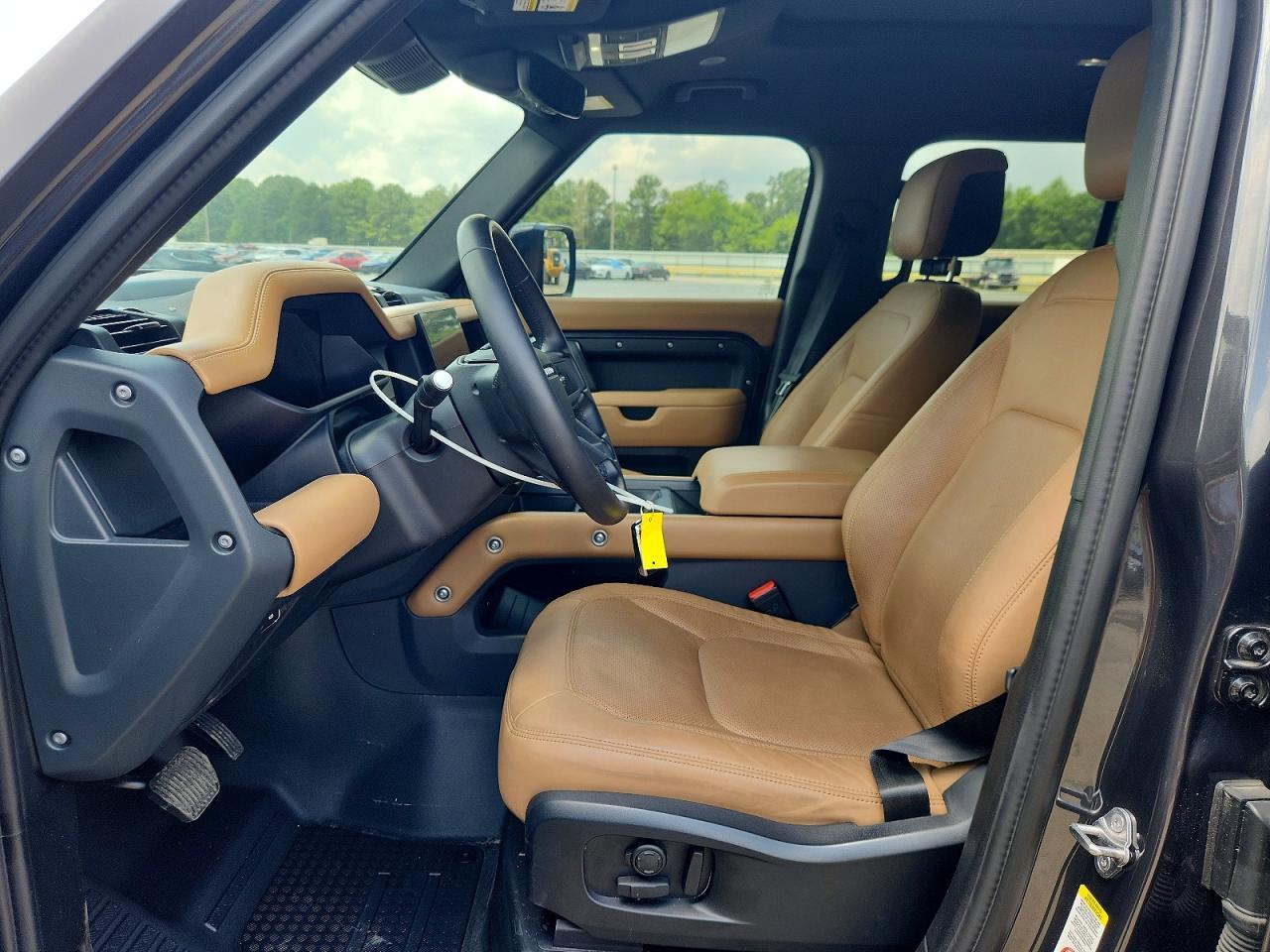 2025 Land Rover Defender 110 S - Image 7