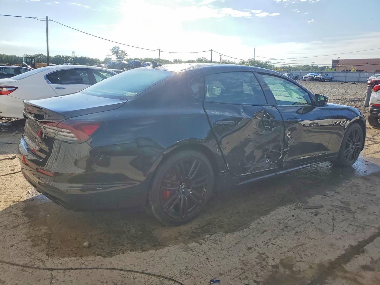 2023 Maserati Quattroporte Modena - Image 3