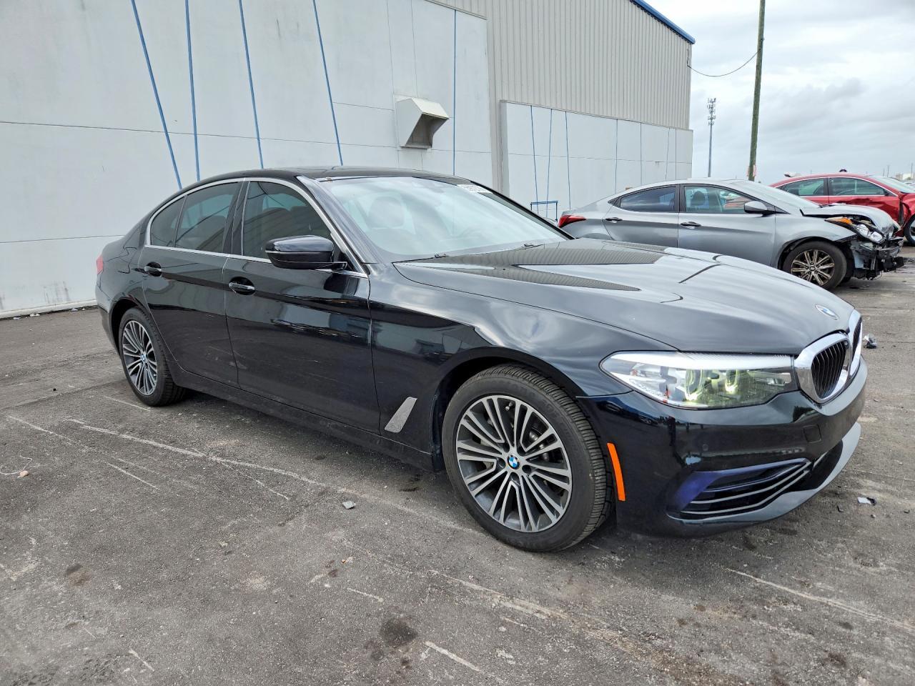 2020 BMW 530 I - Фото 4