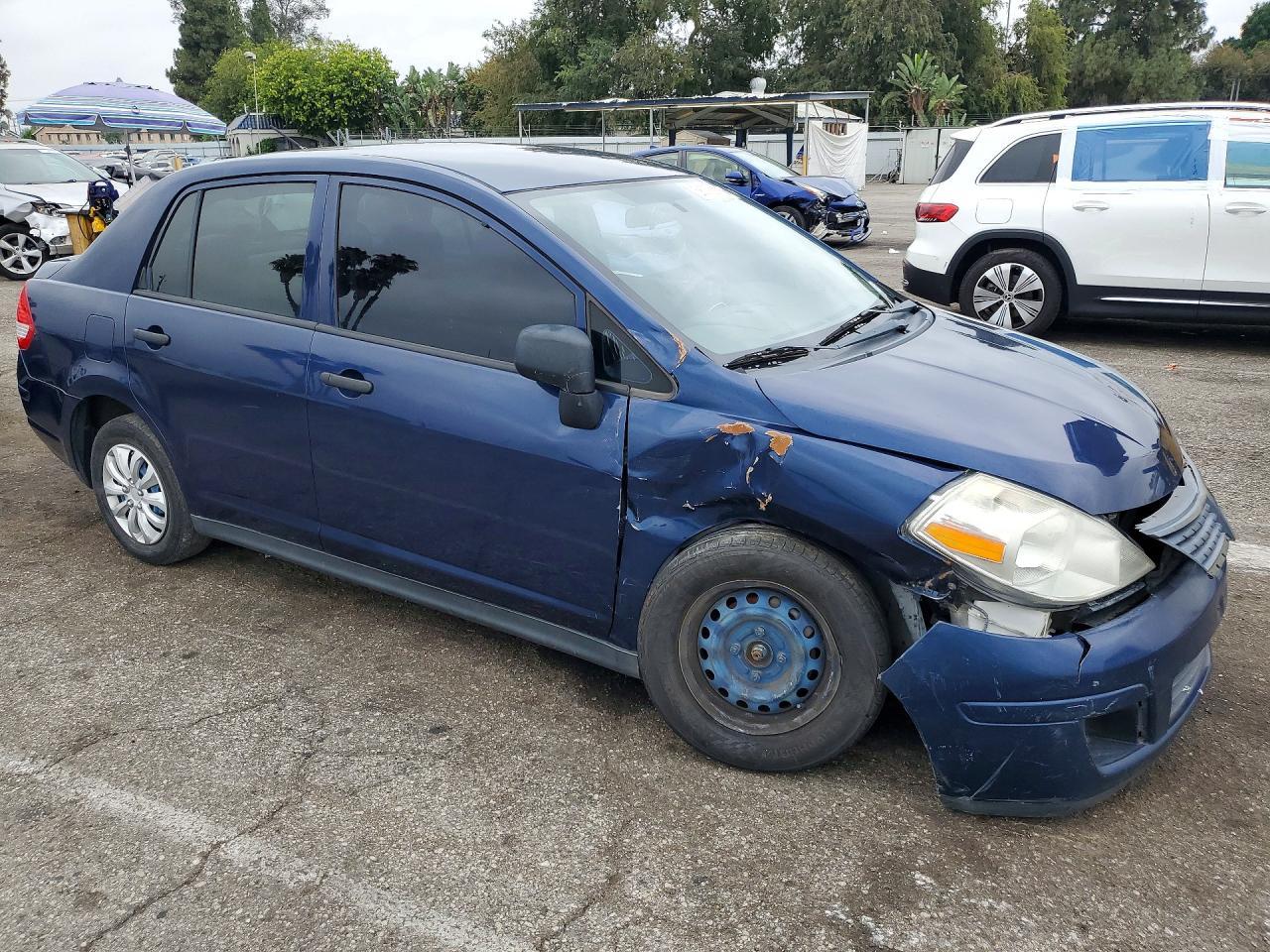 2011 Nissan Versa 1.6 Base - Фото 4