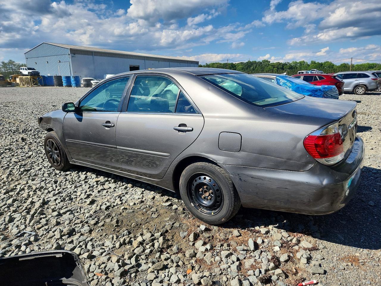 2005 Toyota Camry Le - Image 2