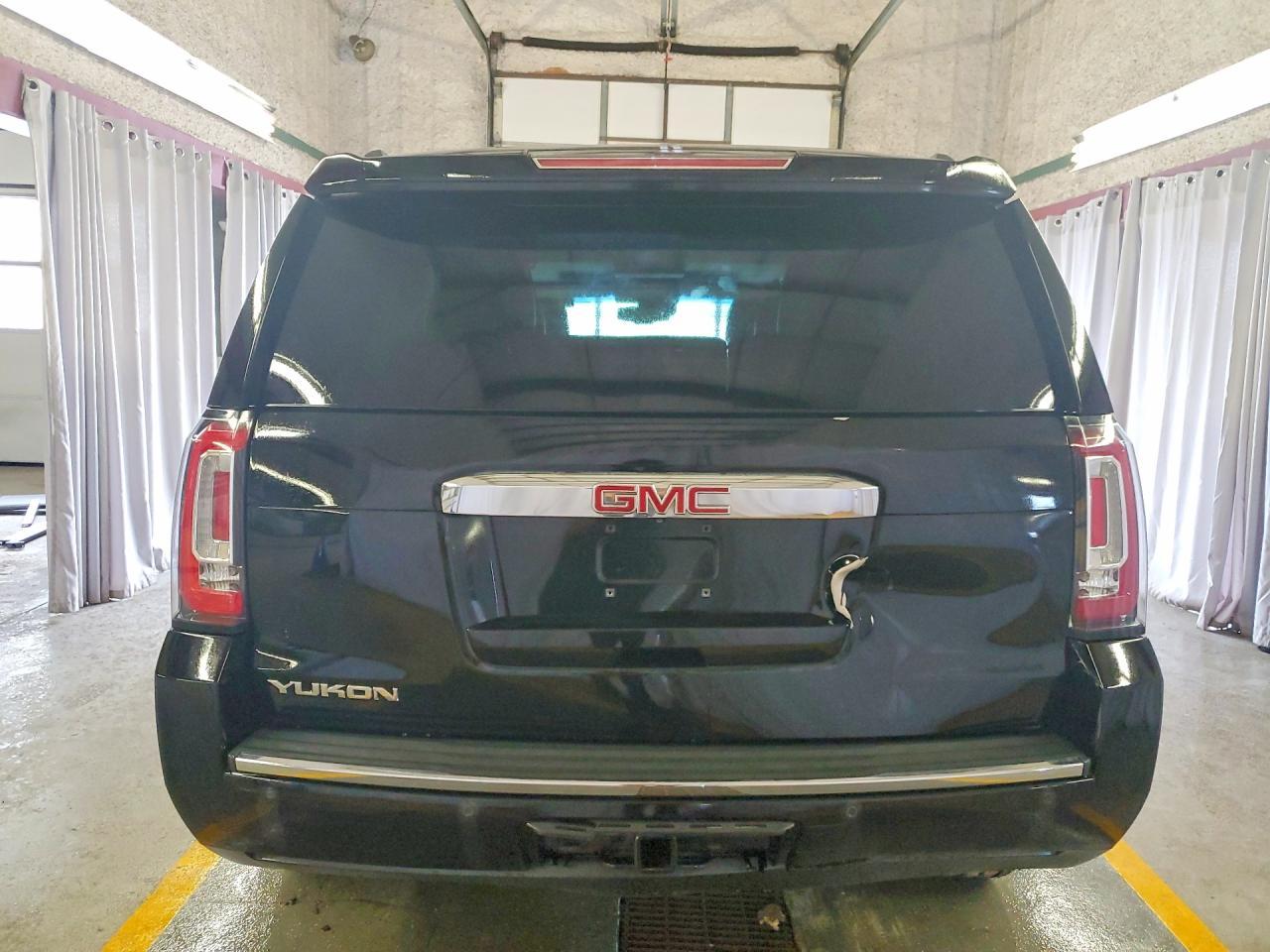 2015 GMC Yukon Denali - Фото 6