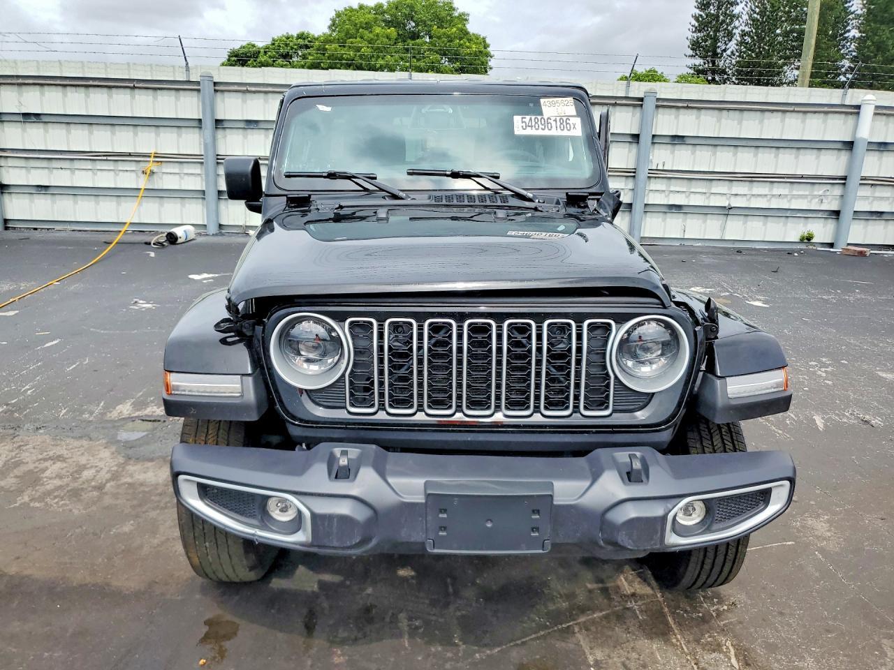2025 Jeep Wrangler Sahara - Image 5