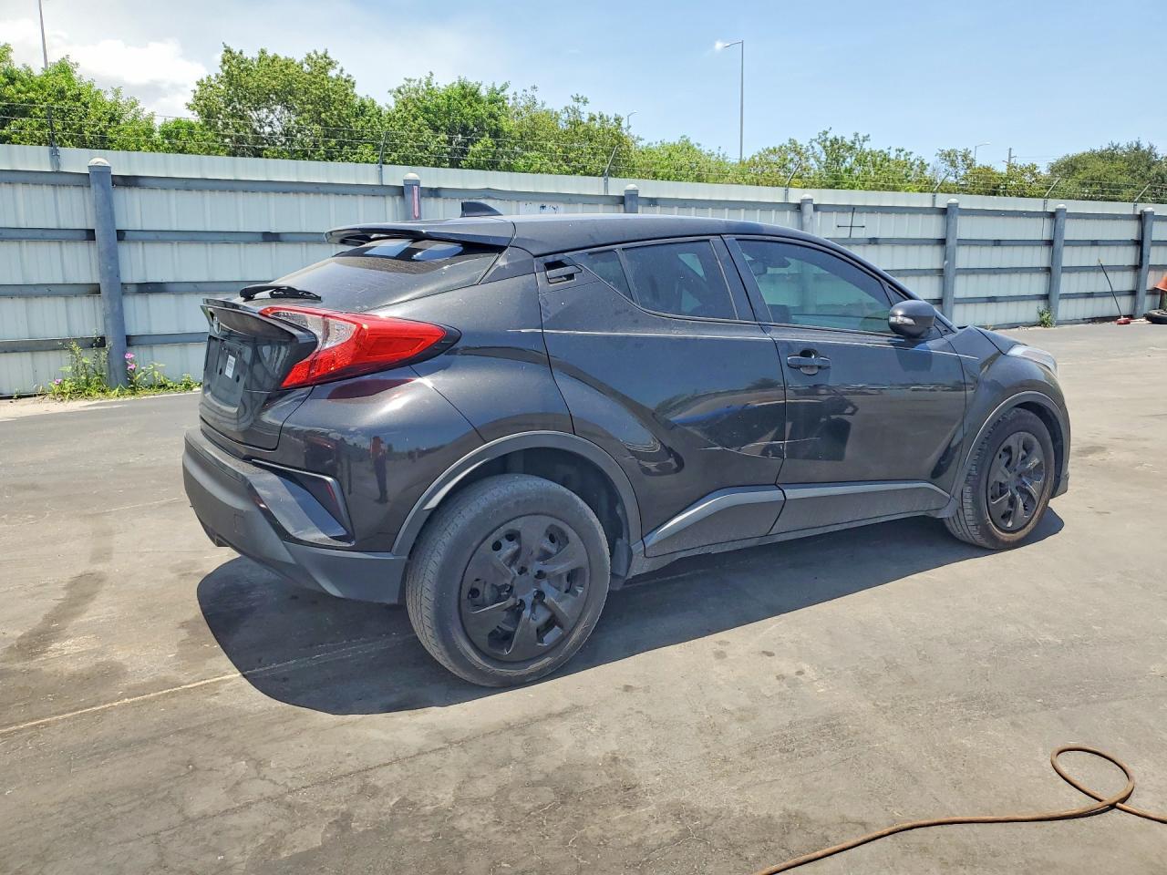 2019 Toyota C-Hr Le - Фото 3