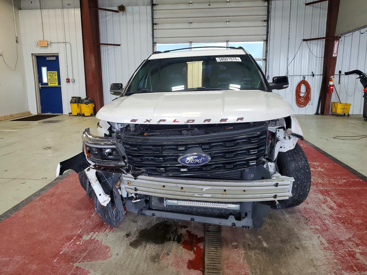 2017 Ford Explorer Sport - Фото 5