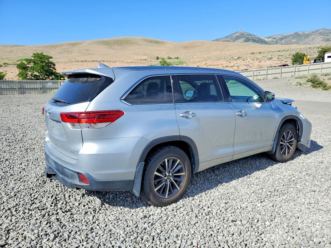 2018 Toyota Highlander Xle - Фото 3