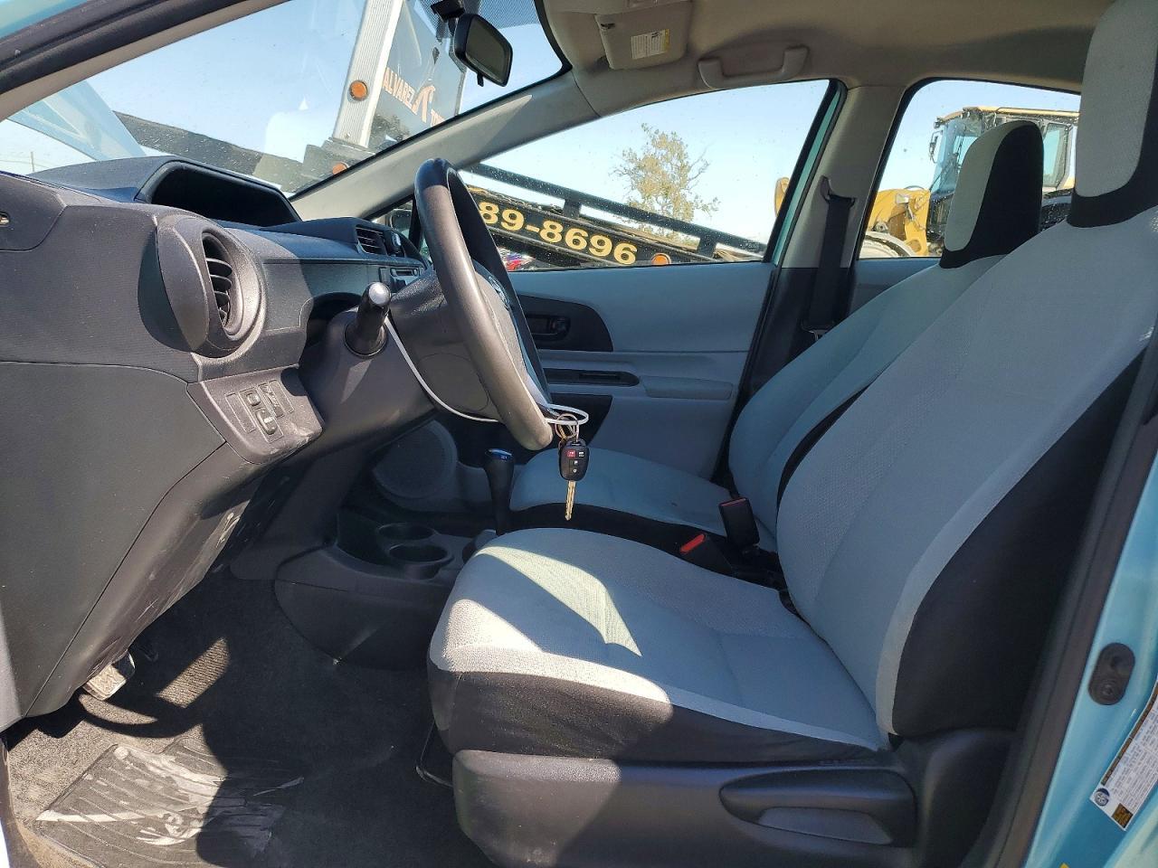 2013 Toyota Prius C One - Фото 7