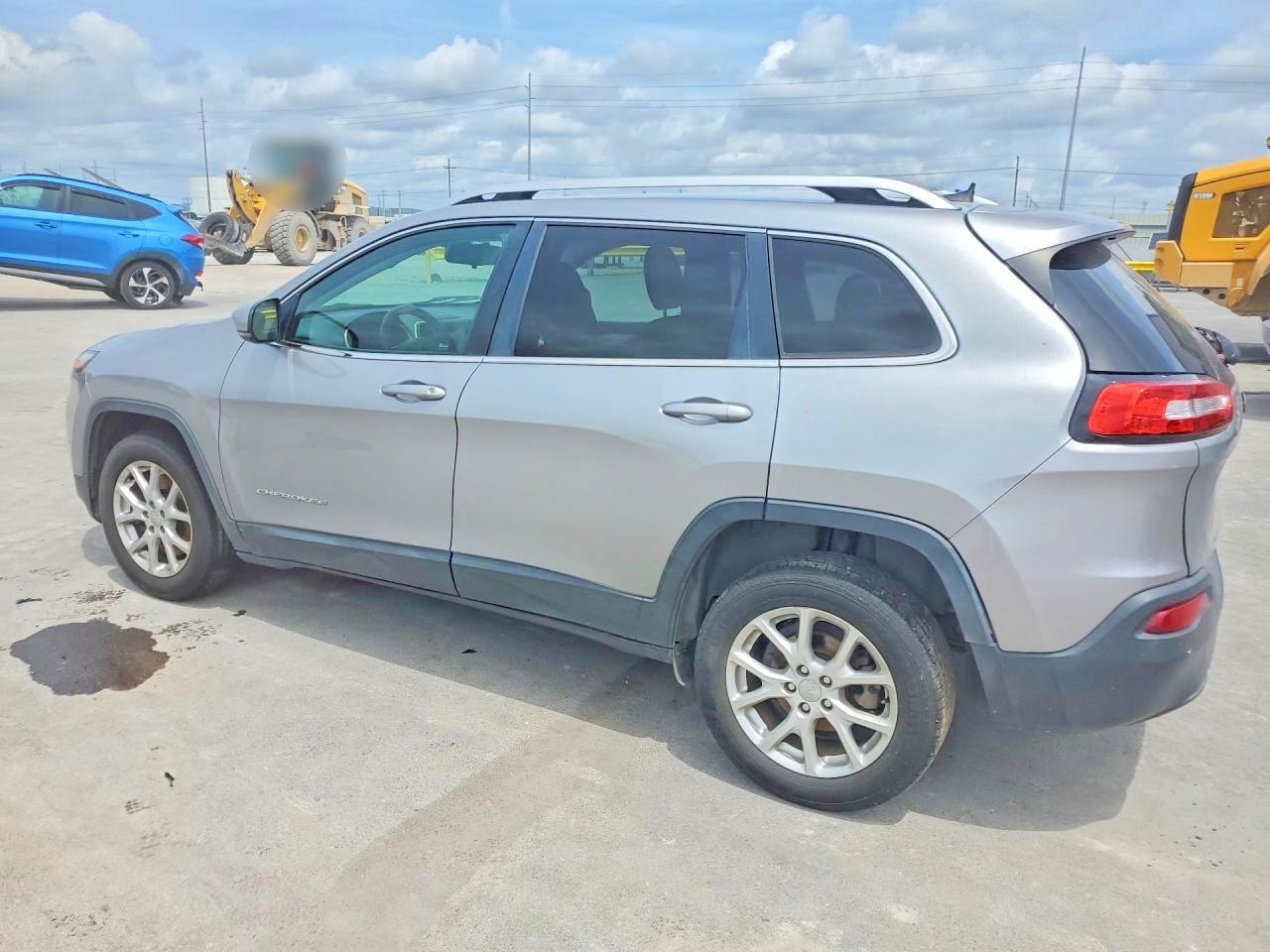 2016 Jeep Cherokee Latitude - Image 2