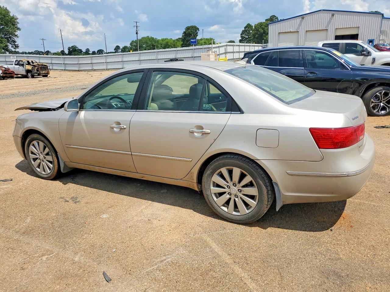 2009 Hyundai Sonata Limited - Image 2