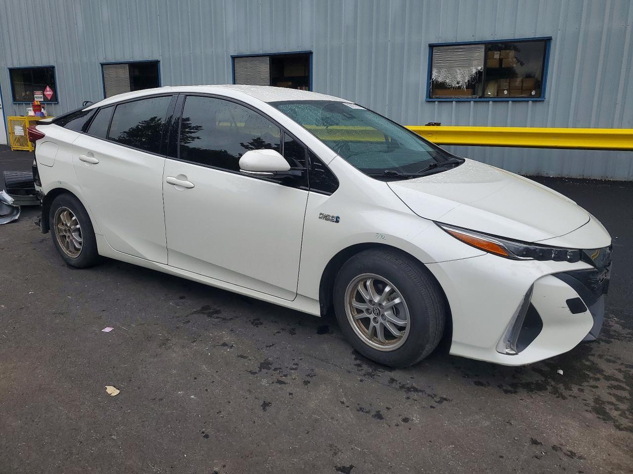 2017 Toyota Prius Prime Plus - Фото 4