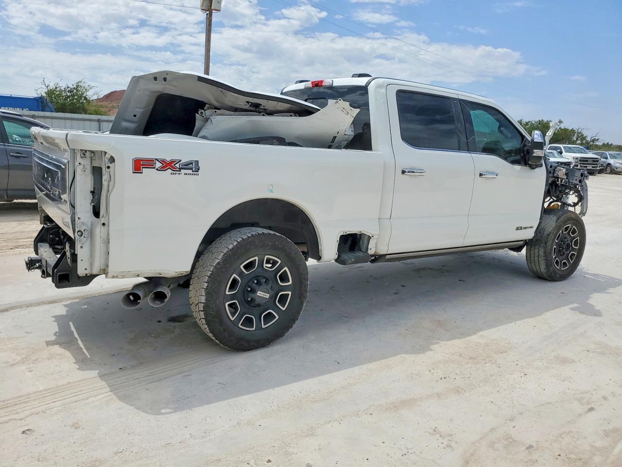2024 Ford F250 Super Duty - Фото 3