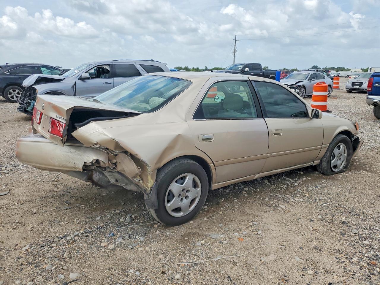 2001 Toyota Camry Le - Фото 3
