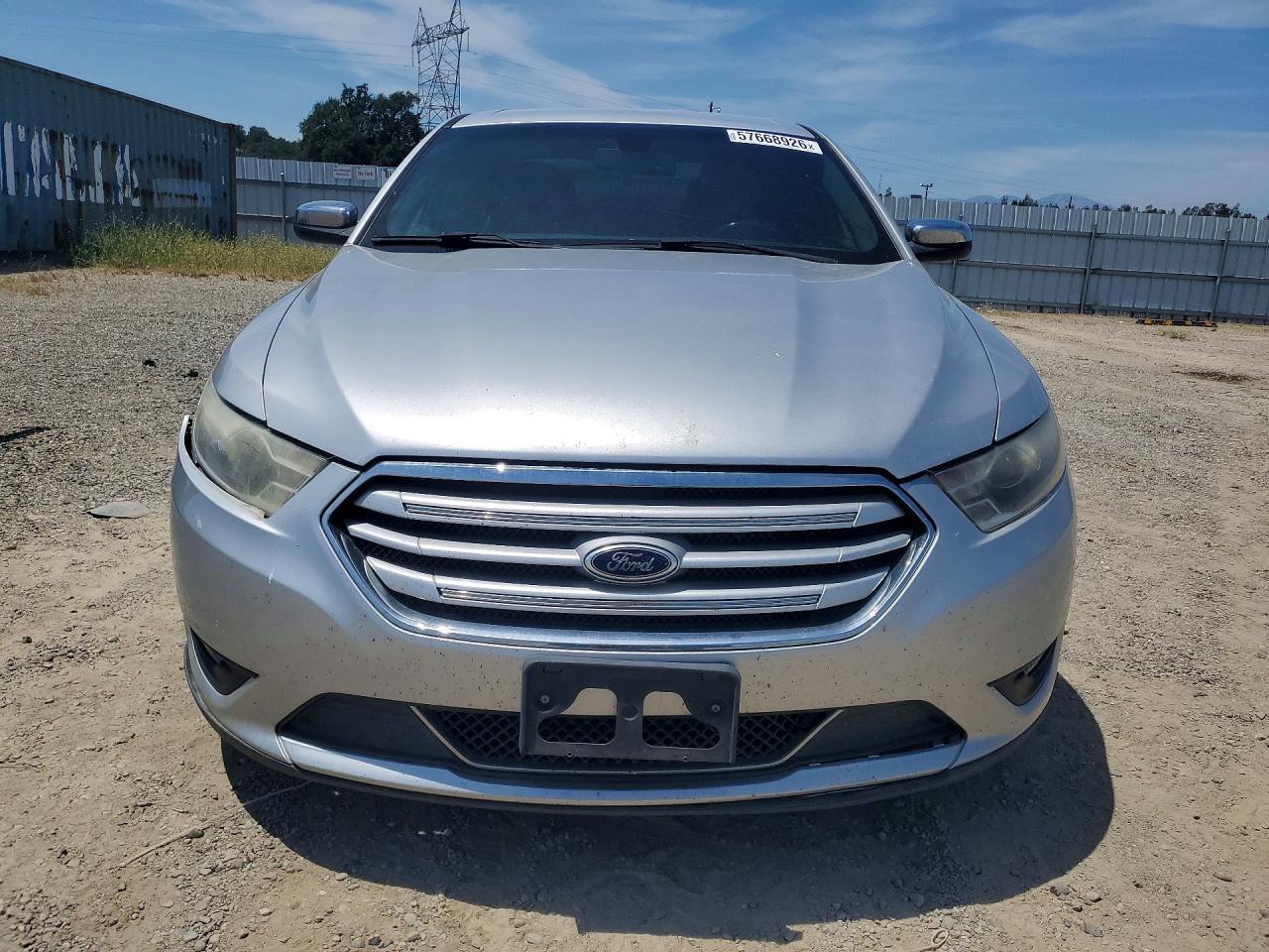 2013 Ford Taurus Limited - Image 5