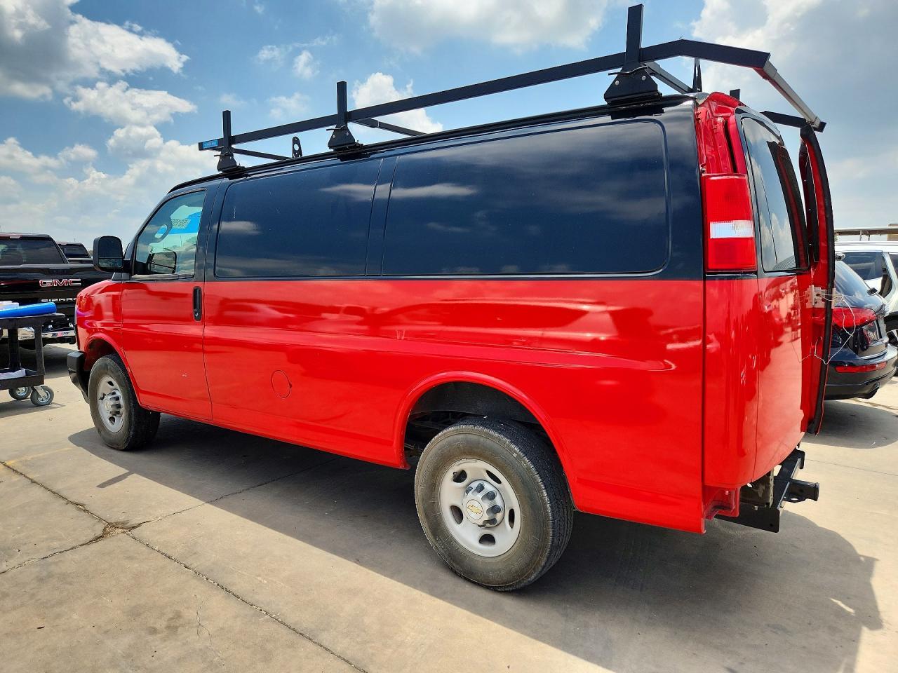 2024 Chevrolet Express G2500 - Фото 2