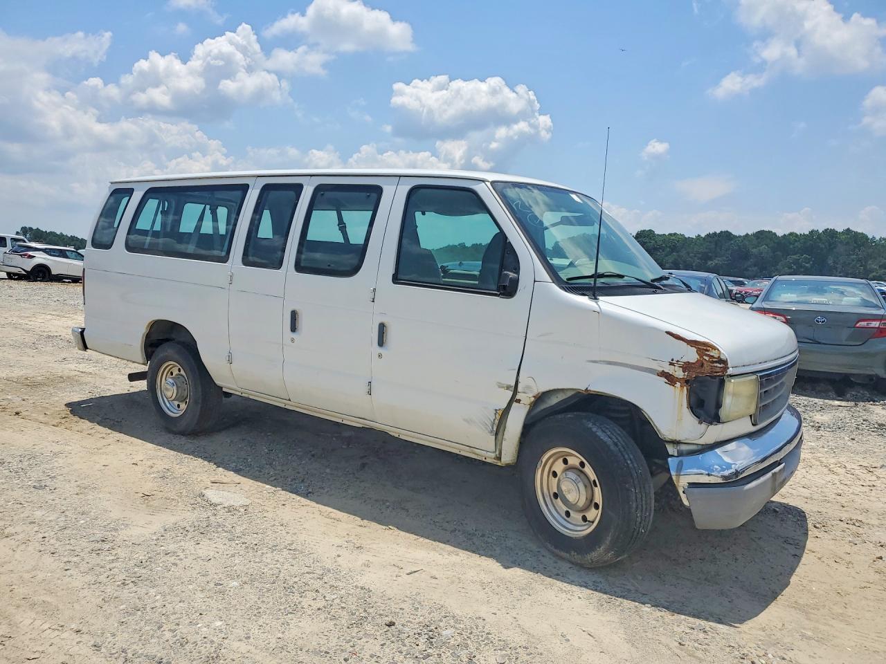 2003 Ford Econoline E350 Super Duty Wagon - Фото 4