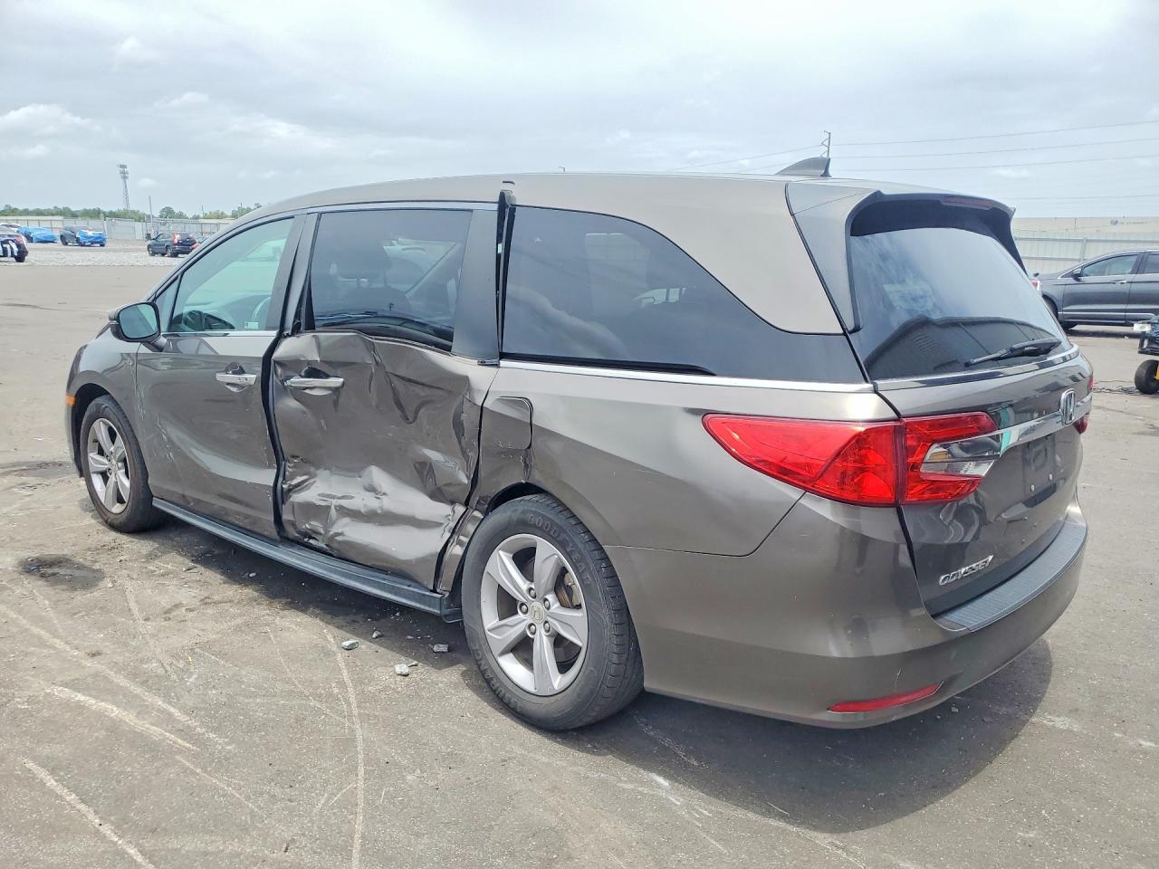 2018 Honda Odyssey Ex - Image 2