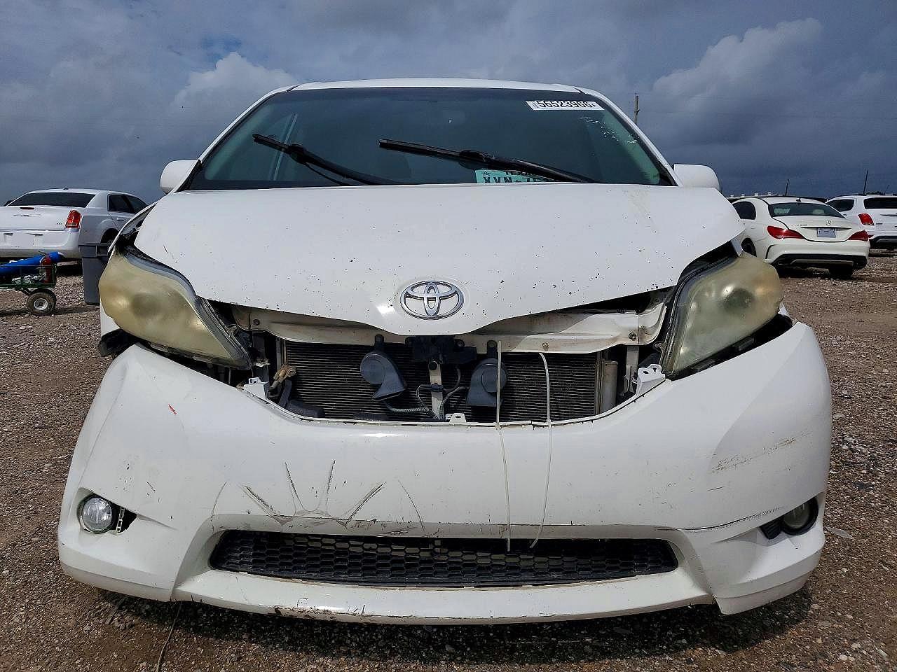 2012 Toyota Sienna Xle 8-Passenger - Фото 5