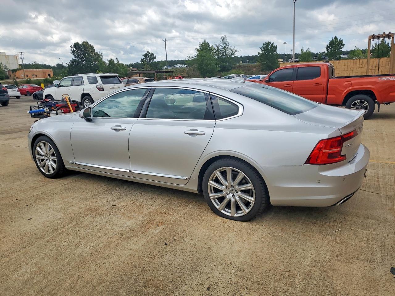 2018 Volvo S90 T6 Inscription - Image 2