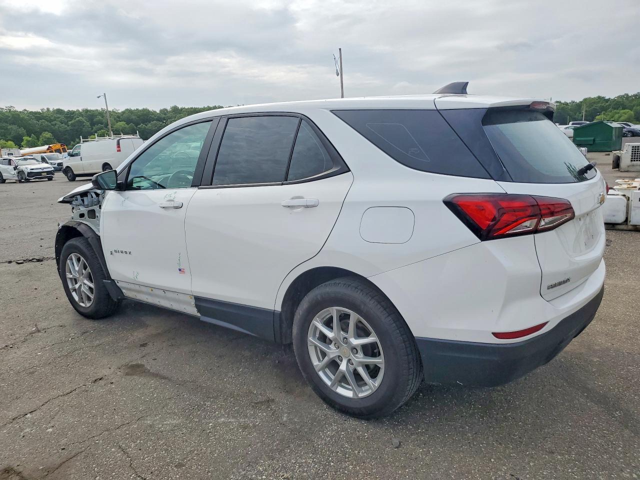 2022 Chevrolet Equinox Ls - Фото 2