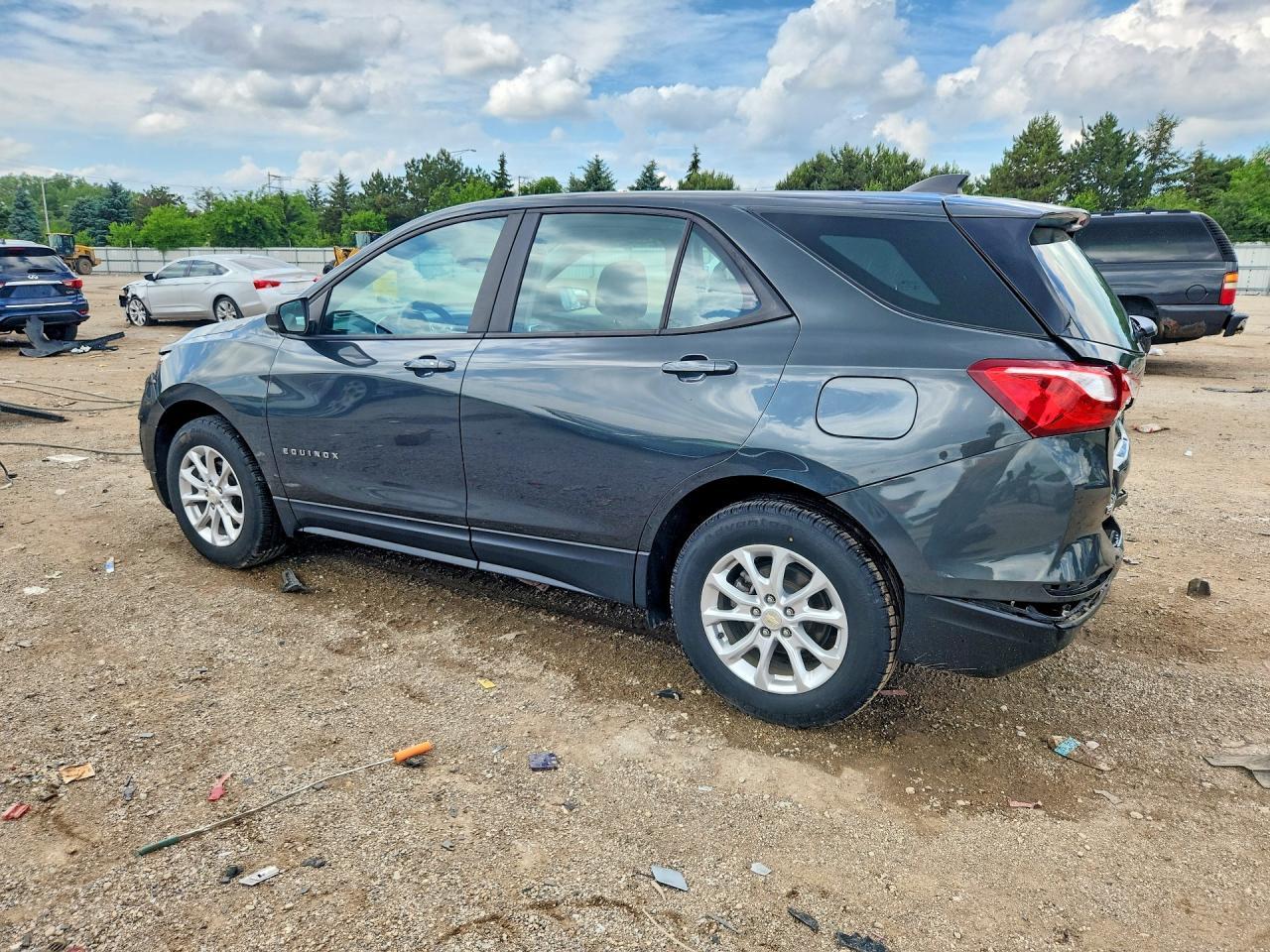 2020 Chevrolet Equinox Ls - Фото 2
