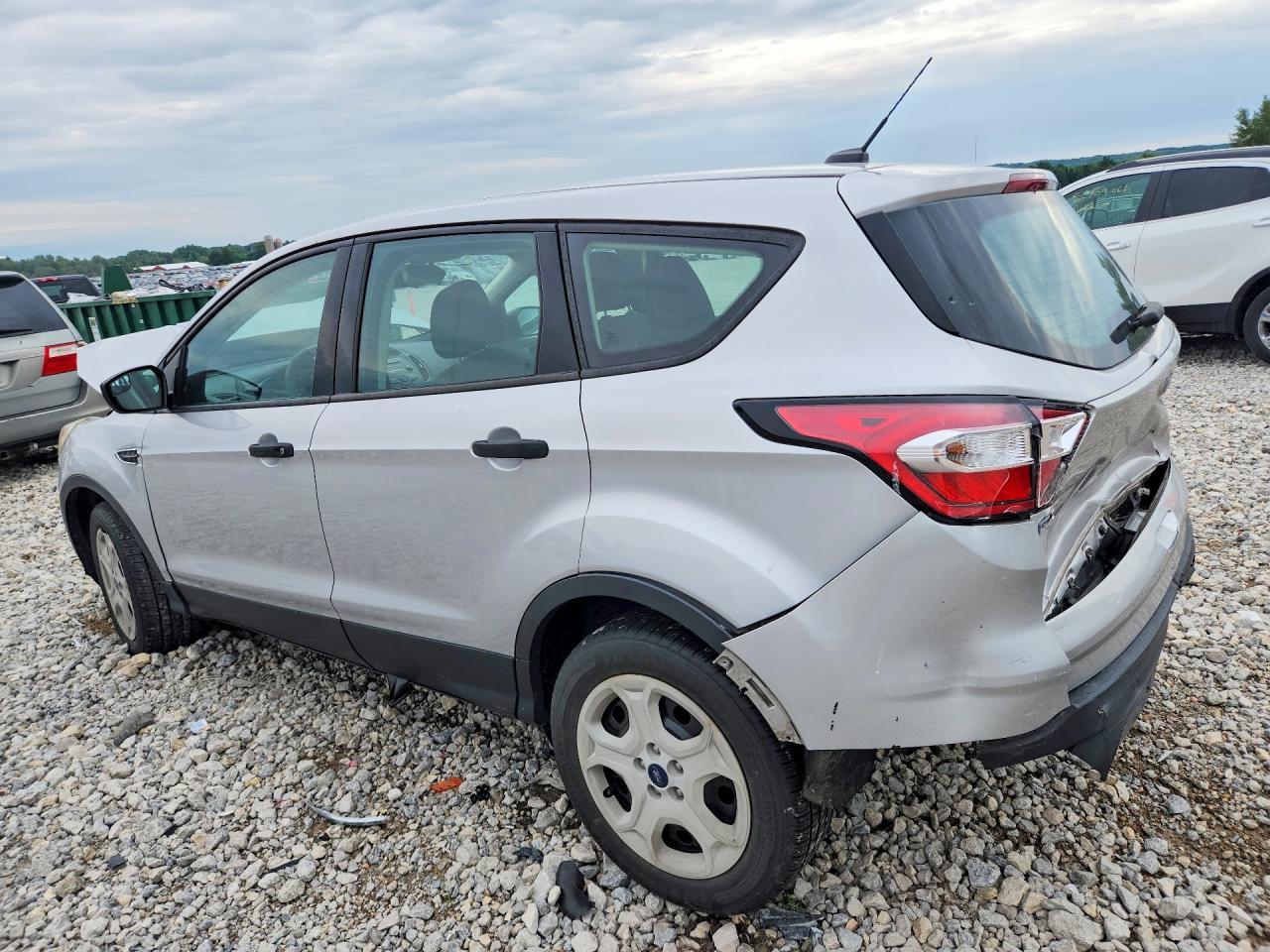2017 Ford Escape S - Фото 2
