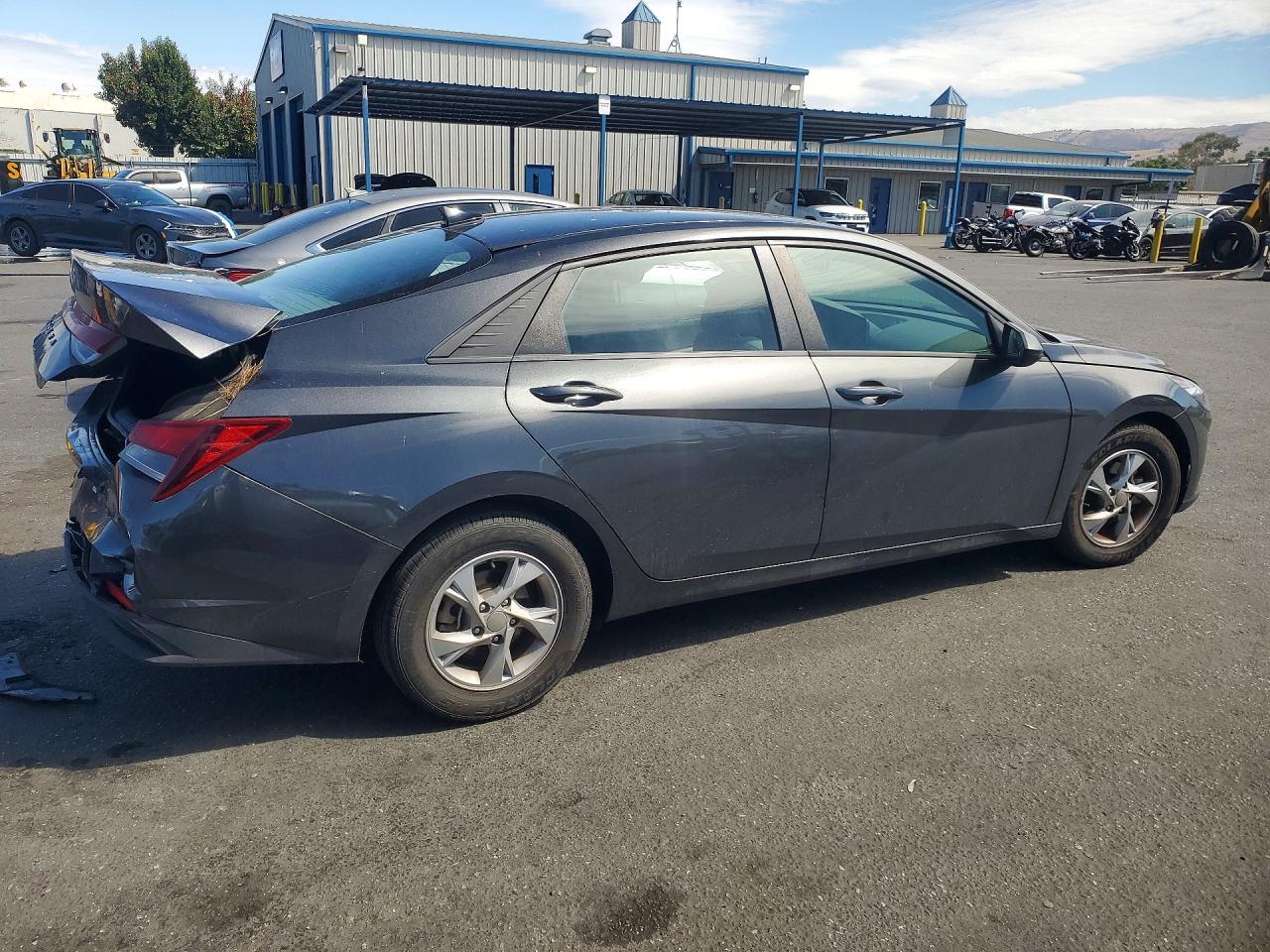 2021 Hyundai Elantra Se - Фото 3
