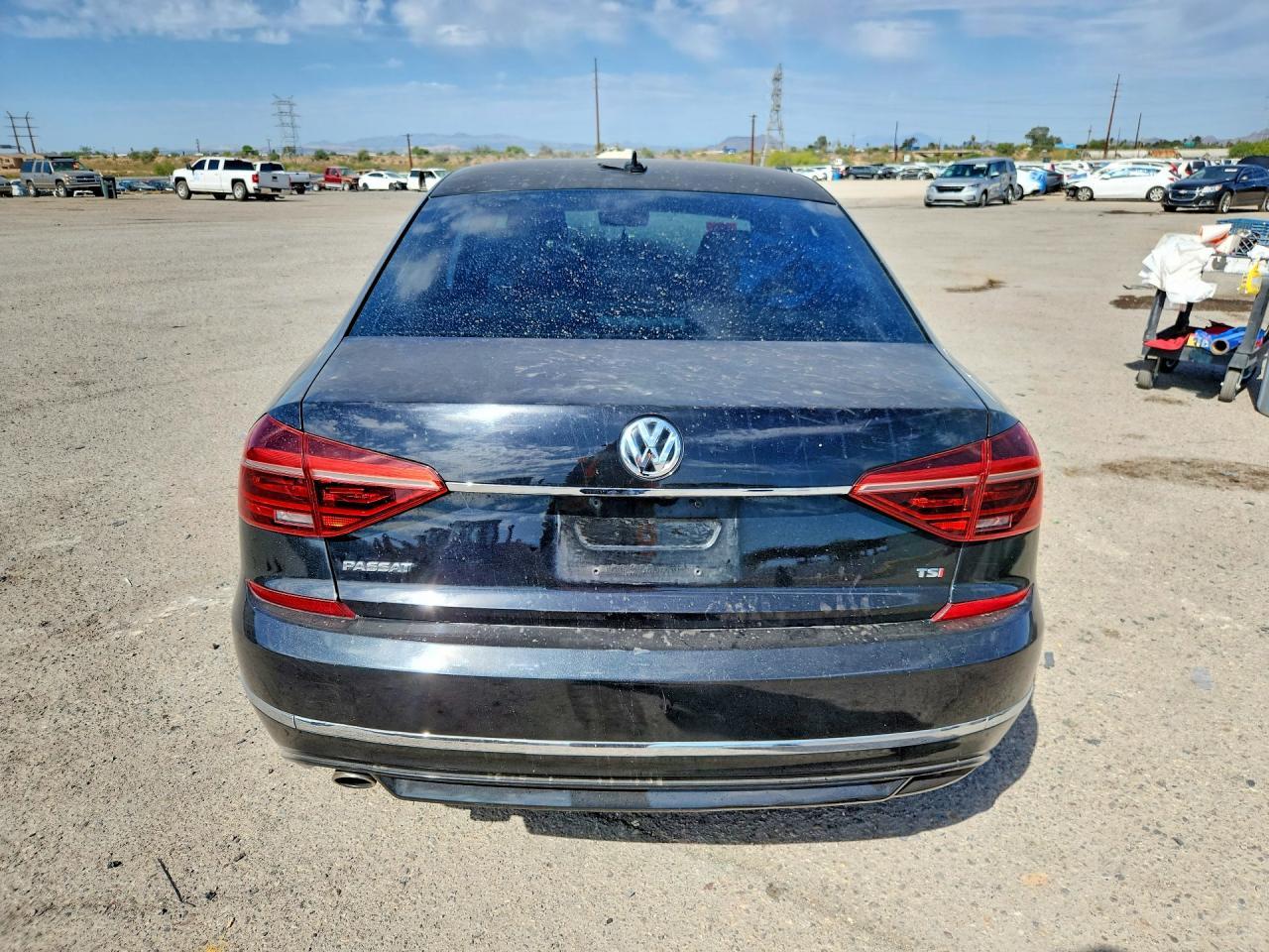 2017 Volkswagen Passat R-Line - Фото 6
