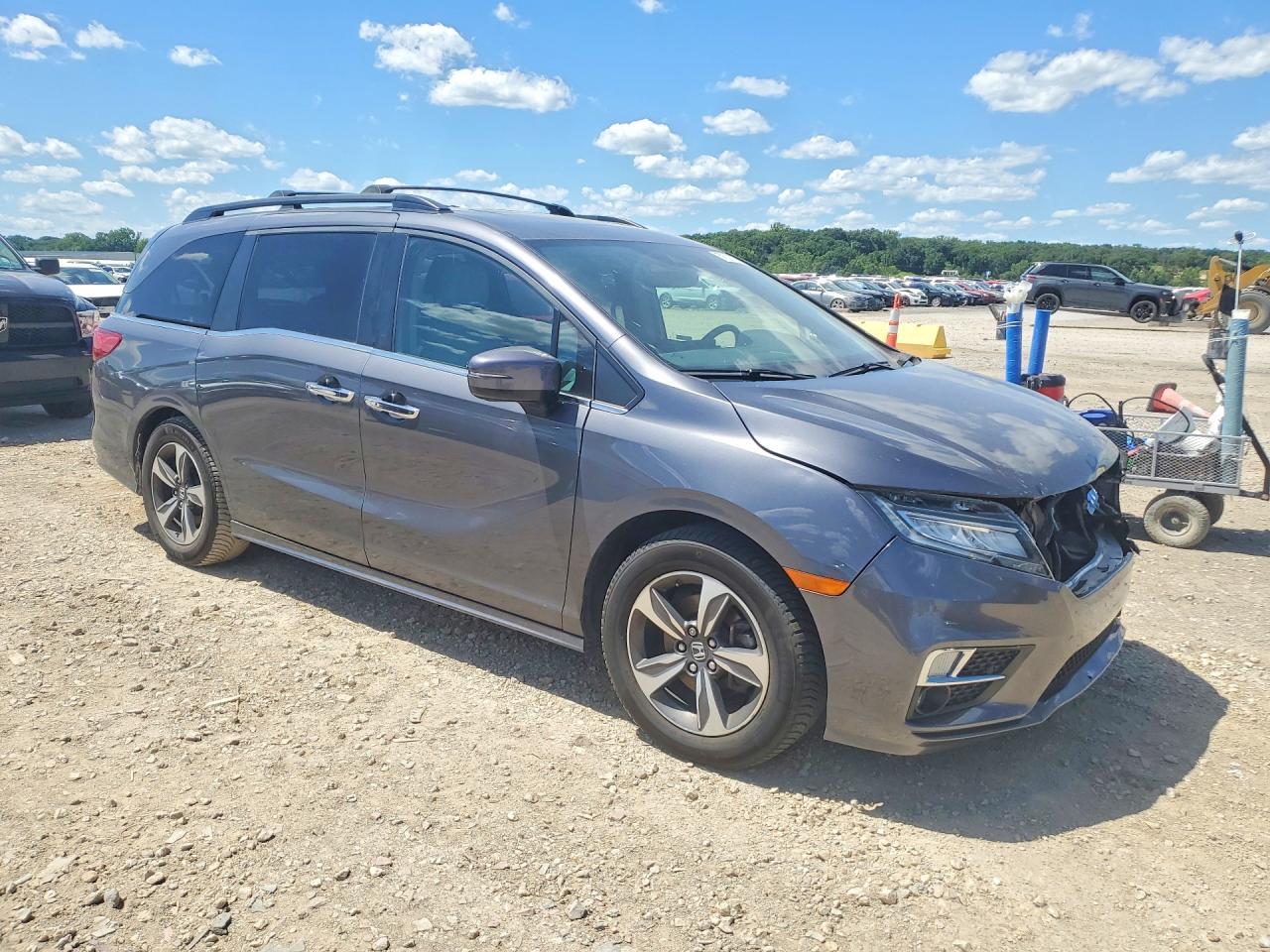 2019 Honda Odyssey Touring - Image 4