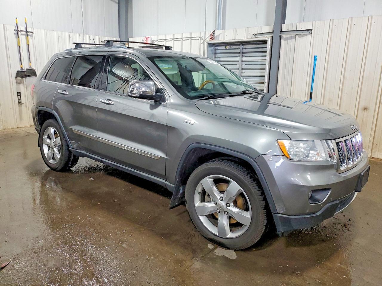 2012 Jeep Grand Cherokee Overland - Image 4