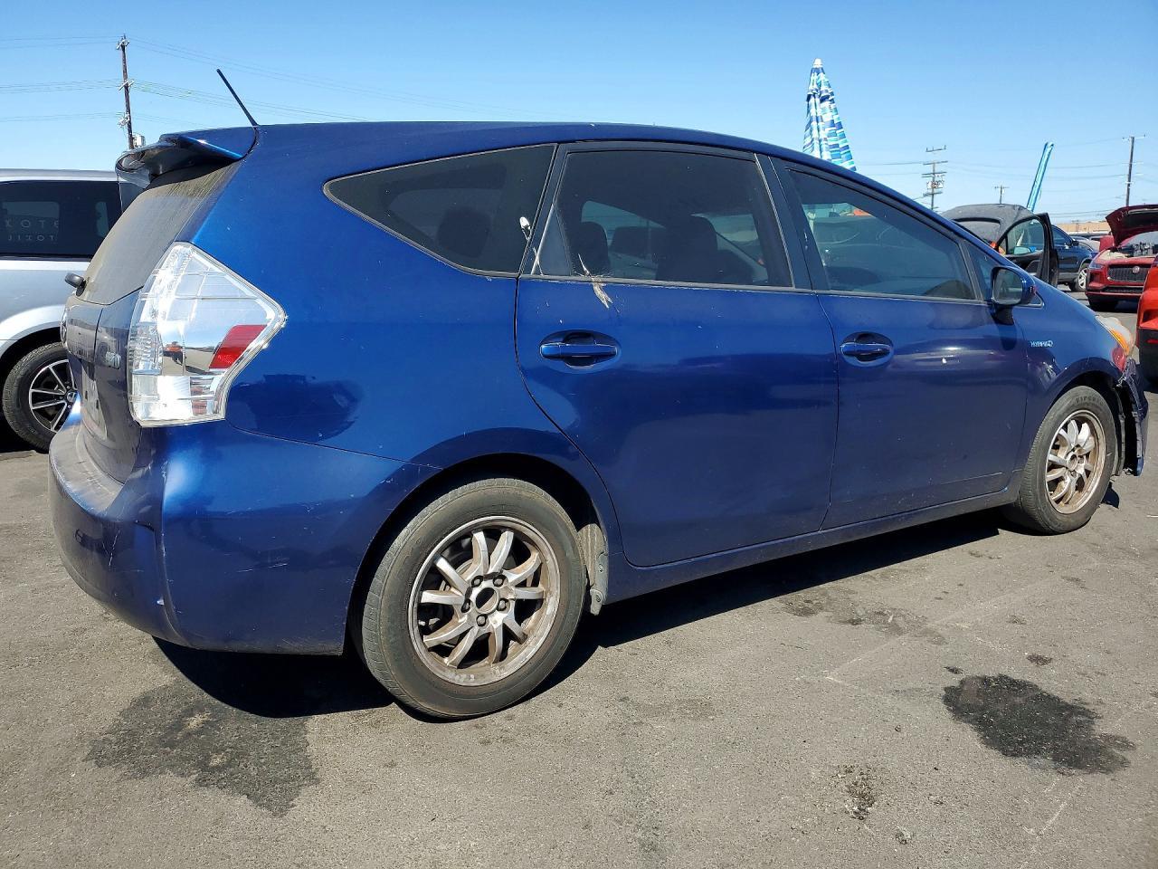 2012 Toyota Prius V Three - Фото 3