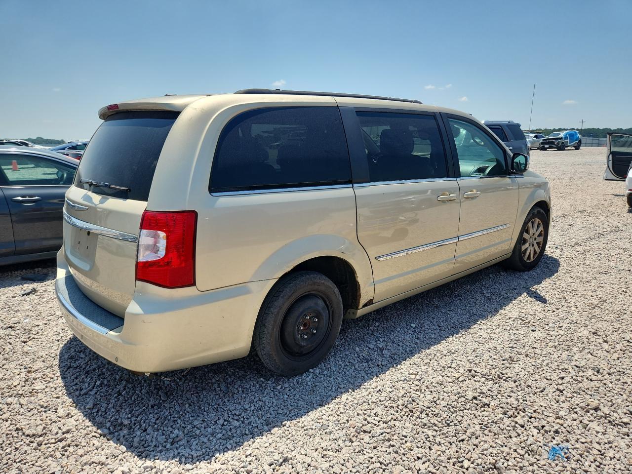 2011 Chrysler Town & Country Touring L - Фото 3