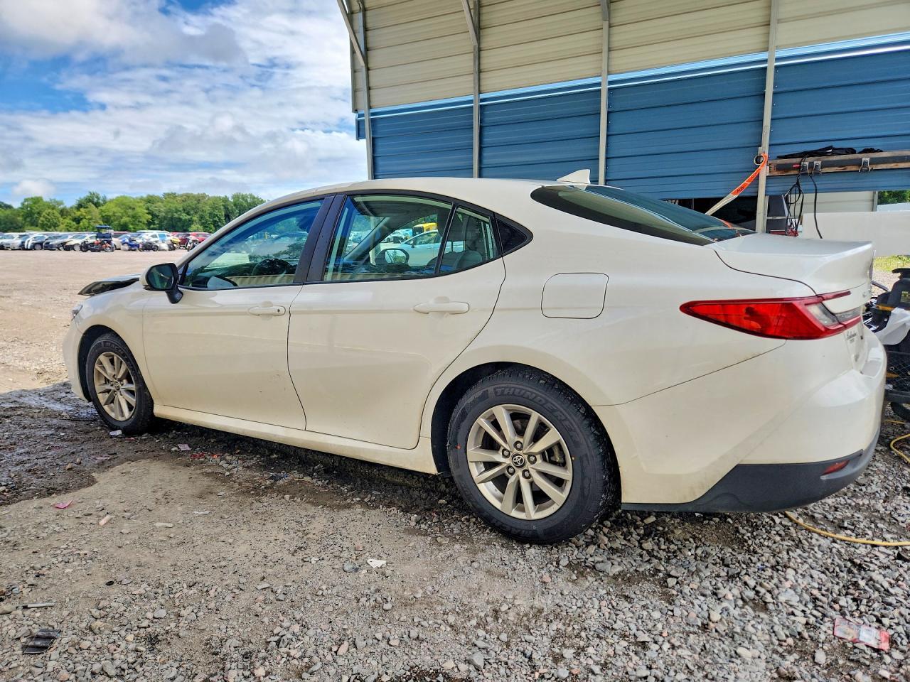 2025 Toyota Camry - Фото 2