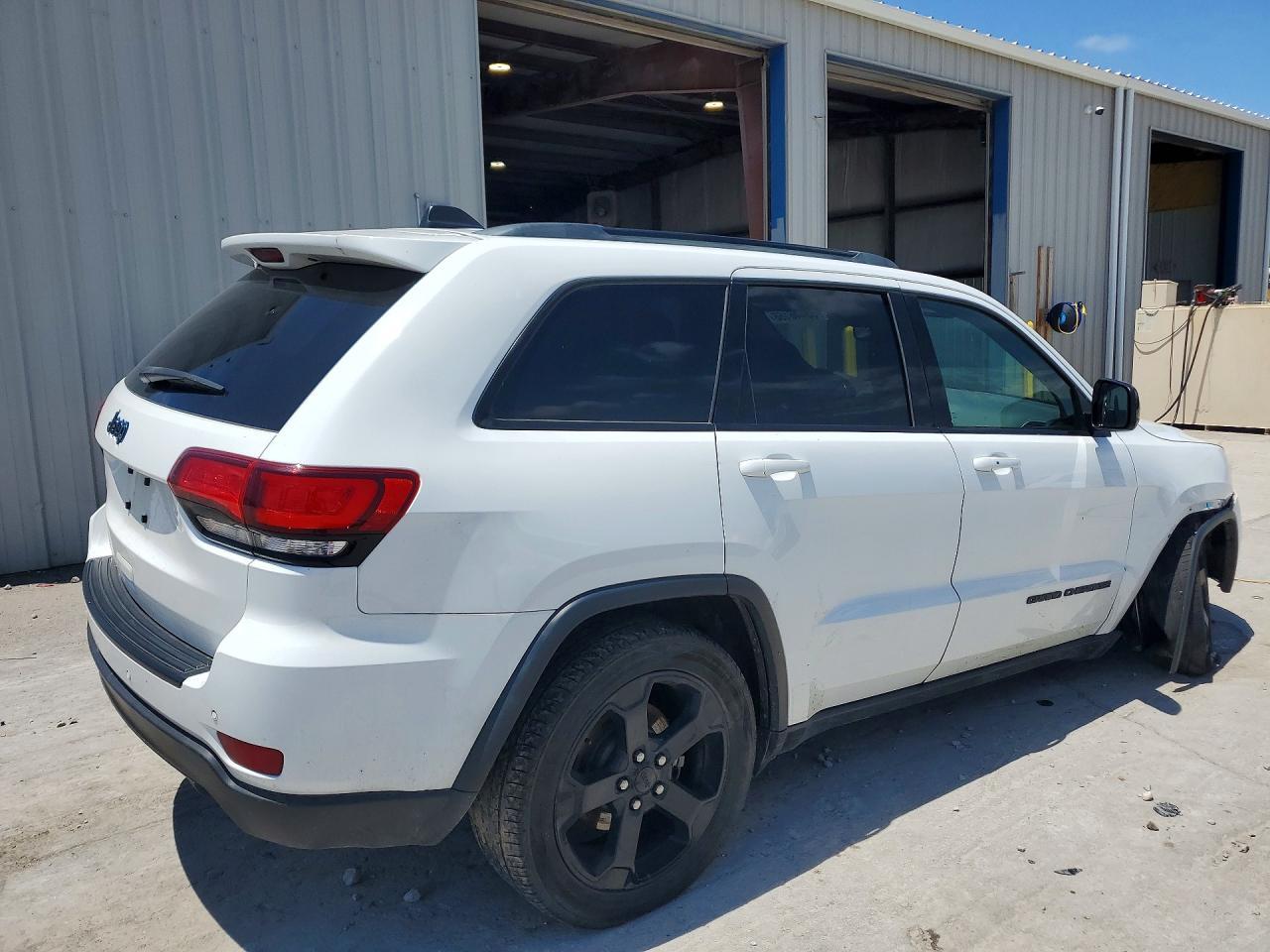 2020 Jeep Grand Cherokee Laredo - Image 3