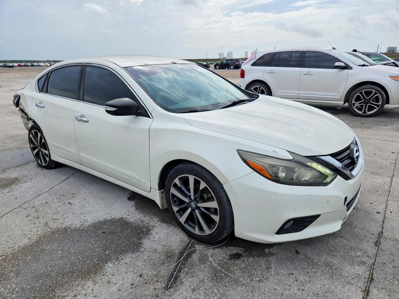 2017 Nissan Altima 2.5 Sr - Image 4