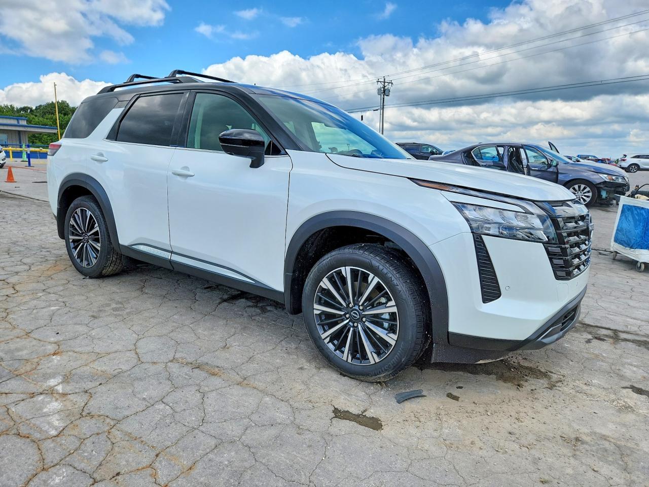 2026 Nissan Pathfinder Platinum - Image 4