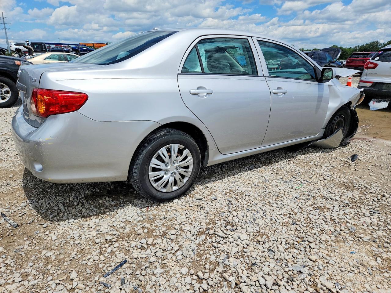 2010 Toyota Corolla Le - Фото 3