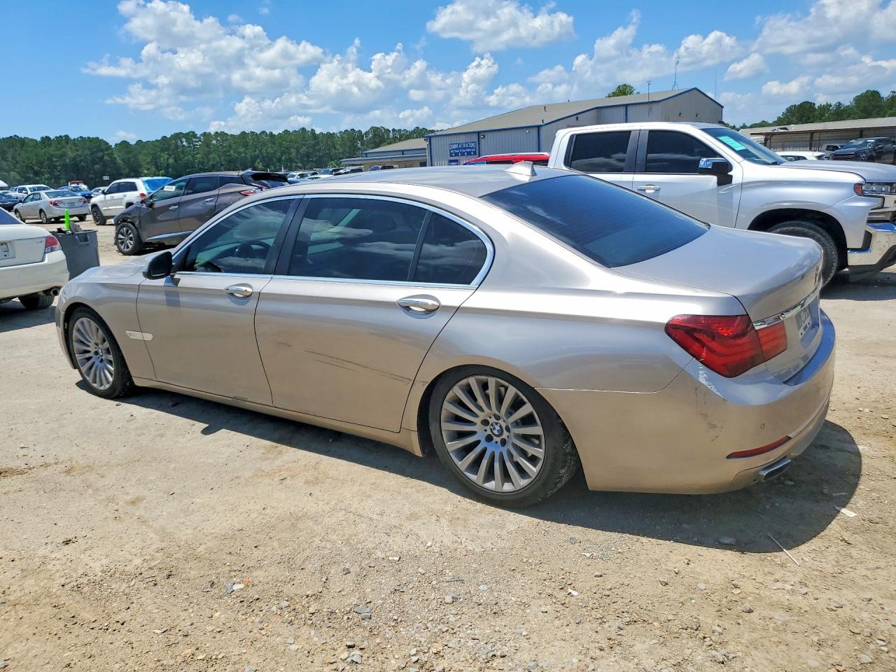 2013 BMW 740 Li - Фото 2